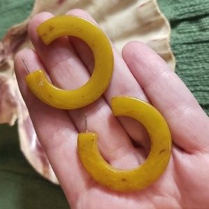 Vintage Marbled Mustard Yellow Colored Lucite Earrings TCJB1